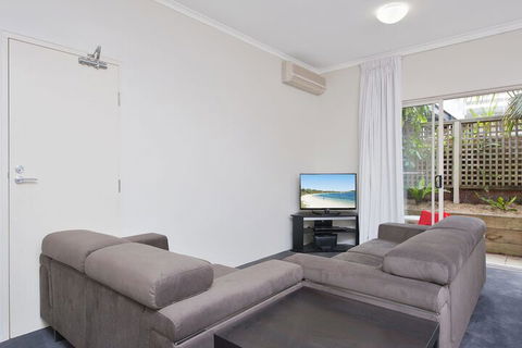 Zenith Studio Unit 4 / 10 Messines Street - Accommodation Mermaid Beach 2