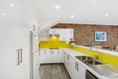 2 / 14 Kurrawa Close - Accommodation Mermaid Beach 3