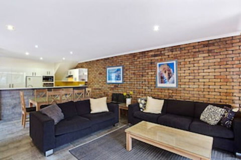 2 / 14 Kurrawa Close - Accommodation Mermaid Beach 0