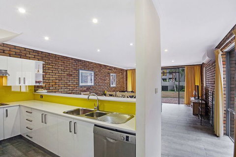 2 / 14 Kurrawa Close - Accommodation Mermaid Beach 5