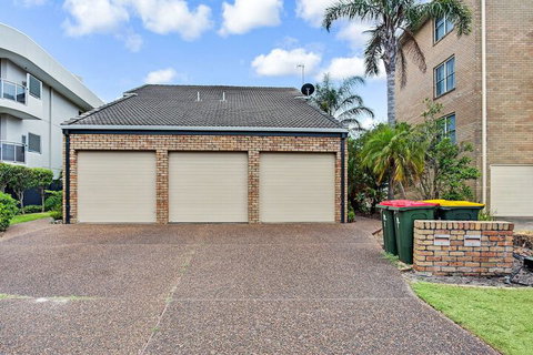 2 / 14 Kurrawa Close - Accommodation Mermaid Beach 2