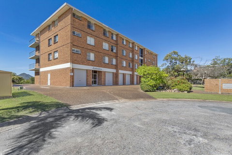 Luskin Lodge, Unit 10/29 Weatherly Close - Accommodation Mermaid Beach 1