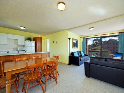 Promenade Unit 10 / 8 Intrepid Close - Accommodation Mermaid Beach 7