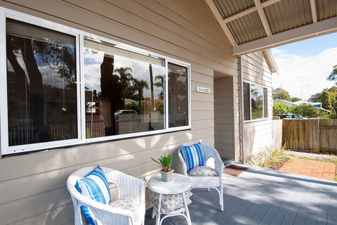 Harrys House 19 Achilles Street - Accommodation Mermaid Beach 3