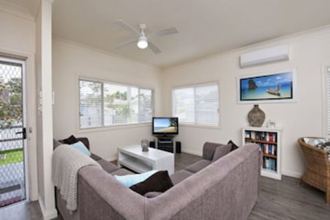 Harrys House 19 Achilles Street - Accommodation Mermaid Beach 0