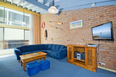 Bay Parklands 4 / 2 Gowrie Avenue - Accommodation Mermaid Beach 0