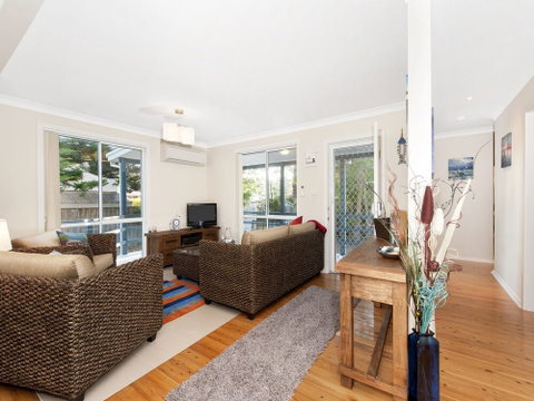 Pine Cottage 5A Nelson Street - Accommodation Mermaid Beach 6