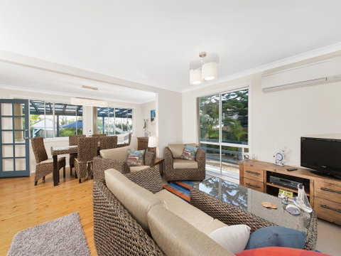 Pine Cottage 5A Nelson Street - Accommodation Mermaid Beach 5