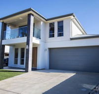 The Races - Swanport - Accommodation Mermaid Beach
