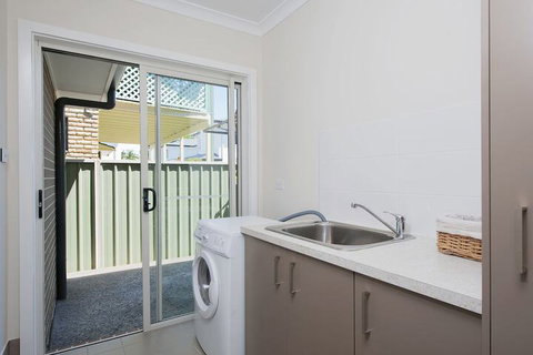 Big Wave 8 Achilles Street - Accommodation Mermaid Beach 1