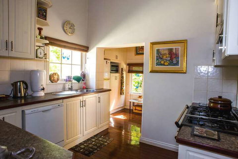 Meadow Cottage Guildford - Accommodation Mermaid Beach 3