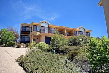 Dromaius 5 - Great Views Of The Snowy Mountains - Accommodation Mermaid Beach 0