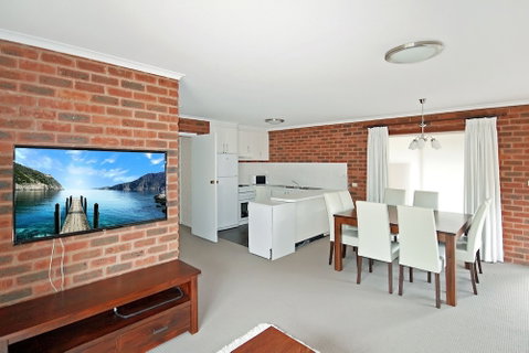 Sponars Onshore Apartment 1 - FREE Unlimited WIFI - Accommodation Mermaid Beach 2