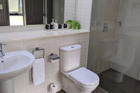 Jewel In The Crowne - Accommodation Mermaid Beach 3