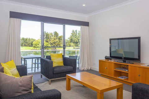 Villa On The Green - Accommodation Mermaid Beach 2