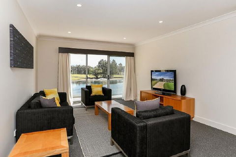 Villa On The Green - Accommodation Mermaid Beach 3