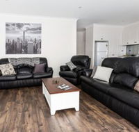 4 Bedroom Inner City Townhouse  Sleeps 9 - Accommodation Mermaid Beach
