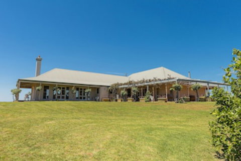 Holman Estate - Accommodation Mermaid Beach 0