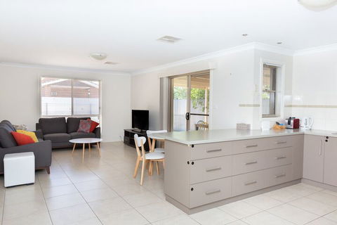 Lovely 3 Bed 2 Bath In The City Centre - Accommodation Mermaid Beach 7