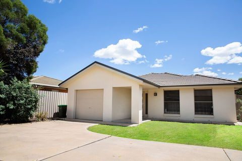 Lovely 3 Bed 2 Bath In The City Centre - Accommodation Mermaid Beach 6
