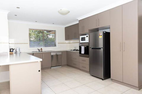 Lovely 3 Bed 2 Bath In The City Centre - Accommodation Mermaid Beach 5