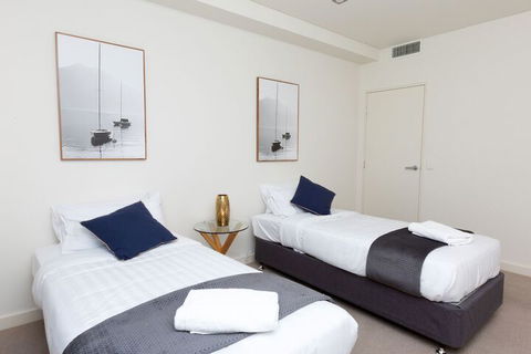 4 Bedroom Luxury City Penthouse Apartment - Accommodation Mermaid Beach 5