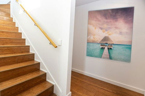 4 Bedroom Luxury City Penthouse Apartment - Accommodation Mermaid Beach 3