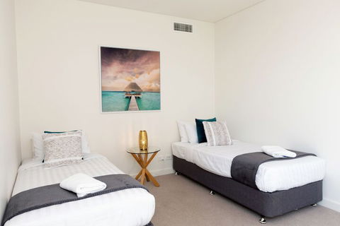 4 Bedroom Luxury City Penthouse Apartment - Accommodation Mermaid Beach 4