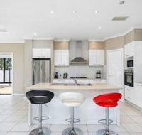 Central Gold Coast Large Modern Elevated Home - Accommodation Mermaid Beach