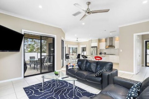 Central Gold Coast Large, Modern, Elevated Home - Accommodation Mermaid Beach 2