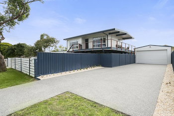 Upstairs Cottage On Beachurst - Accommodation Mermaid Beach 0