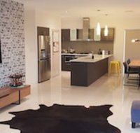 Big House in Melville - Accommodation Mermaid Beach