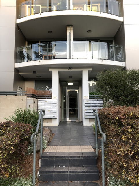 Staying Places - The Avenue - Accommodation Mermaid Beach 2