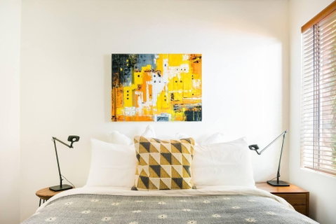 Waterfront Apartment Brimming With Inspirational Artwork - Accommodation Mermaid Beach 3