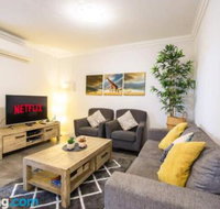 Deluxe Stays McMillan Holiday Apartments with Complimentary Parking  Netflix - Accommodation Mermaid Beach