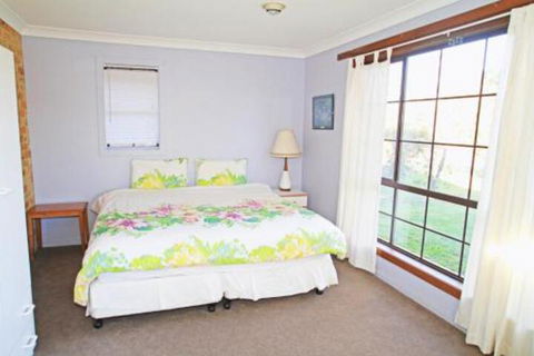 Thora Street Waterfront - Accommodation Mermaid Beach 4