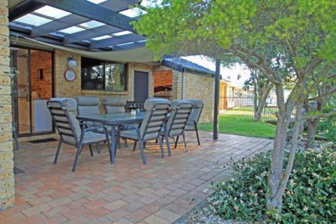 Thora Street Waterfront - Accommodation Mermaid Beach 3
