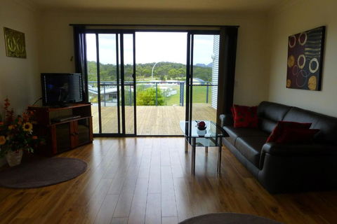 Hazards View Retreat - Accommodation Mermaid Beach 4