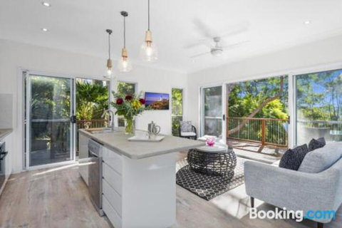 Avalon Tree House - Accommodation Mermaid Beach 2