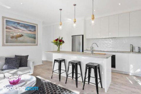 Avalon Tree House - Accommodation Mermaid Beach 5