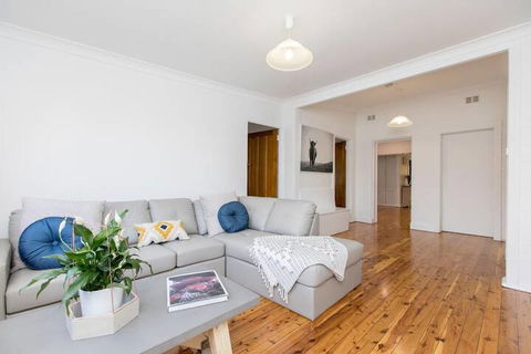 Stay At Meurant - Accommodation Mermaid Beach 3