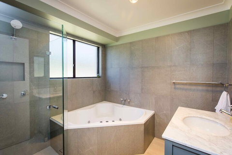 Amani - Accommodation Mermaid Beach 7