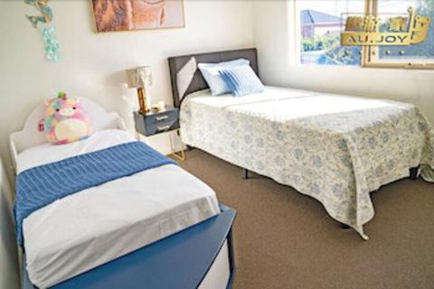 AUJOY 4 Bed Townhouse Glen Waverley - Accommodation Mermaid Beach 5