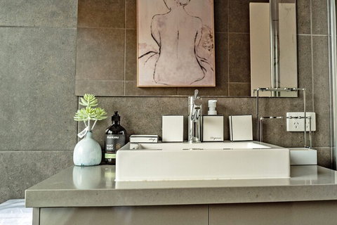 AUJOY 4 Bed Townhouse Glen Waverley - Accommodation Mermaid Beach 2