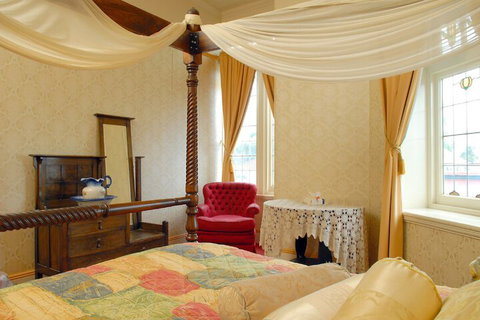 Mickey Bourke's Koroit Hotel - Accommodation Mermaid Beach 5