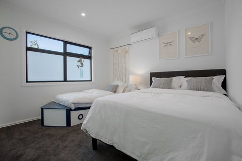 AUJOY 4 Bed Townhouse Burwood 2 - Accommodation Mermaid Beach 4