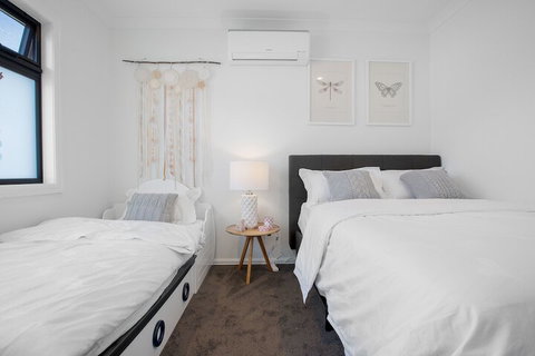 AUJOY 4 Bed Townhouse Burwood 2 - Accommodation Mermaid Beach 6