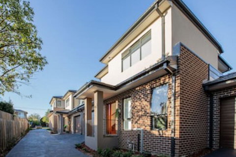 AUJOY 4 Bed Townhouse Burwood 2 - Accommodation Mermaid Beach 0