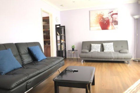 Canberra Entire House 3 Bedroom - Accommodation Mermaid Beach 0