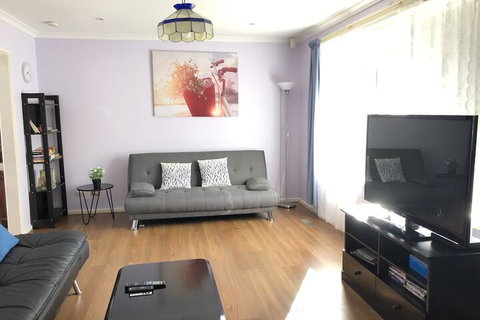 Canberra Entire House 3 Bedroom - Accommodation Mermaid Beach 5